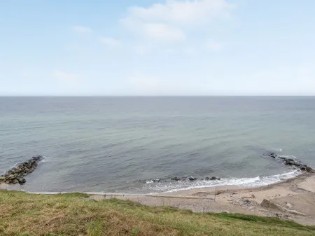 "Tabetha" - 25m from the Sea