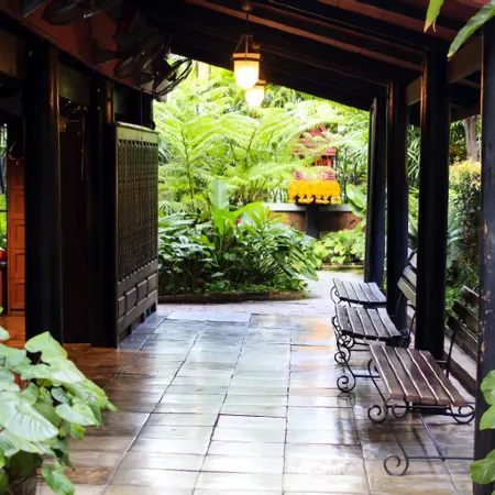 Silom Forest Exclusive Residence Отели рядом с достопримечательностью «Христианская школа Св.Иосифа»