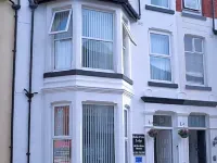 Bella Vista Lodge Hotels near Blackpool Central Library