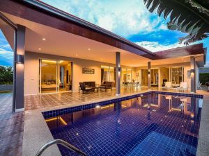 Modern 3 Bedroom Pool Villa In Resort (G207)