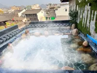 Jiande Man Coral Hot Spring Resort Hotel Hotels in Jiande