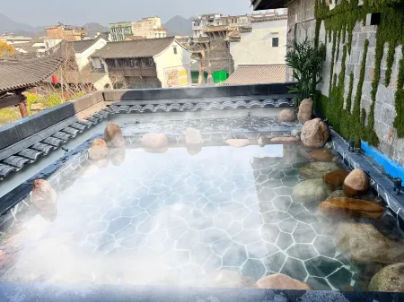 Jiande Man Coral Hot Spring Resort Hotel