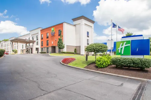 Holiday Inn Express & Suites ALBANY AIRPORT - WOLF ROAD by IHG