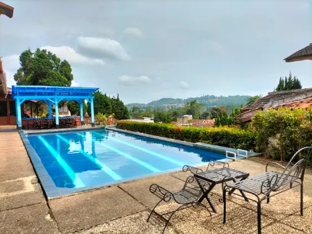 Nur Alam Hotel Lembang Отели рядом с достопримечательностью «cikole»