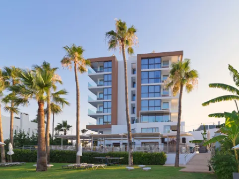 Leonardo Crystal Cove Hotel & Spa – Adults Only