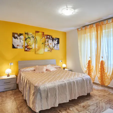 Casa del Pergulin (Lmz325)