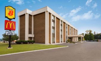 Super 8 by Wyndham Liverpool/Clay/Syracuse Area