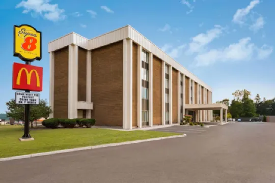 Super 8 by Wyndham Liverpool/Clay/Syracuse Area