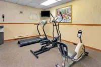 Days Inn by Wyndham Livonia/Canton/Detroit - Gym