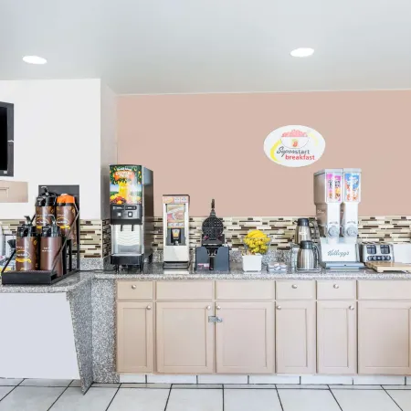 Super 8 by Wyndham El Dorado