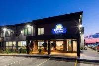 Days Inn & Suites by Wyndham Duluth by the Mall
