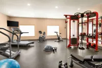 Ramada by Wyndham Drayton Valley - ที่มีฟิตเนส