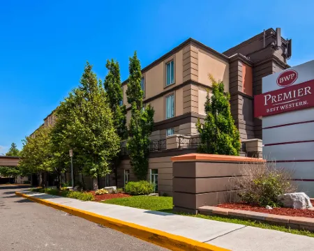 ベストウェスタン プレミア トロント エアポート カーリングビュー ホテル トロントのホテル