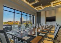 The Post Oak Hotel - بوتيك
