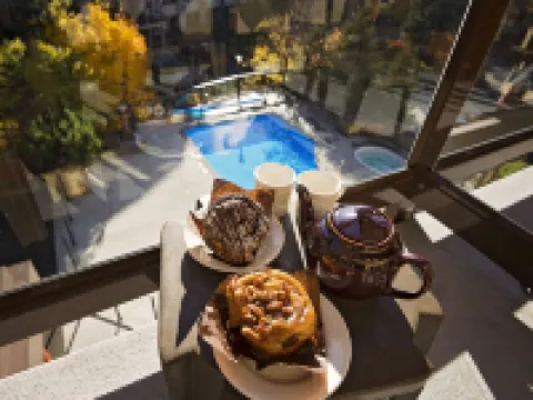 ウィスラー ビレッジ イン アンド スイーツ ウィスラーのホテル