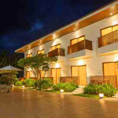 Nouveau Resort Hotel Exterior