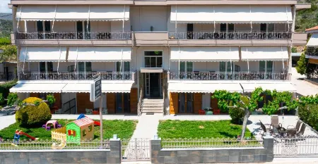 Stork Holiday Apartments - Garden & Sea View