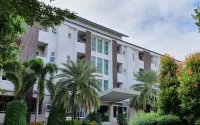 Orchid Surin Hotel Các khách sạn gần Wat a Mong