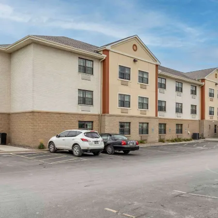 Extended Stay America Select Suites - Milwaukee - Wauwatosa Отели рядом с достопримечательностью «Милуокский зоопарк»