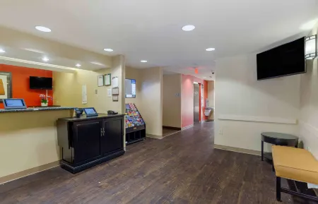 Extended Stay America Suites - Boston - Woburn Отели рядом с достопримечательностью «Публичная библиотека Вобурн»