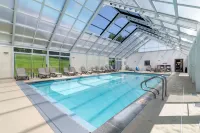 Best Western Plus Waterbury - Stowe - Pools