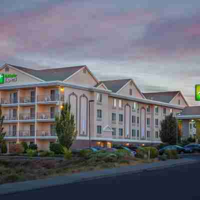 Holiday Inn Express & Suites Richland Hotel Exterior