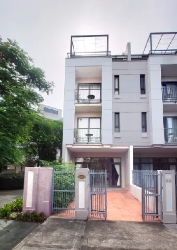 Royal Lotus Villa 102