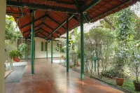 Palm Grove Service Villa