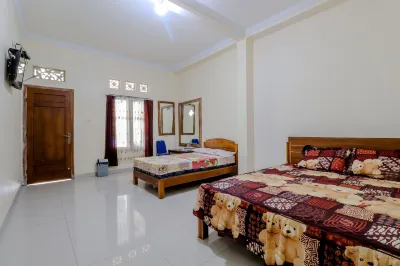 Penginapan Barokah Hotels near Pantai Nglolang