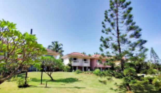 Coconut Grove Beach Resort Hôtels à : 