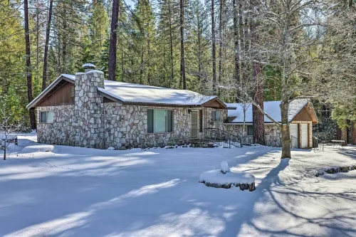 7 Mi to Yosemite Natl Park Riverfront Getaway! Hotels in El Portal