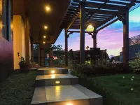 Luxurious Villa at Vimala Hills (KB 05) Hôtels à : Megamendung