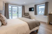 Suite 2 - Sleeping Giant Hotel - PEN Y CAE Inn Hotels in Glyn Tarell