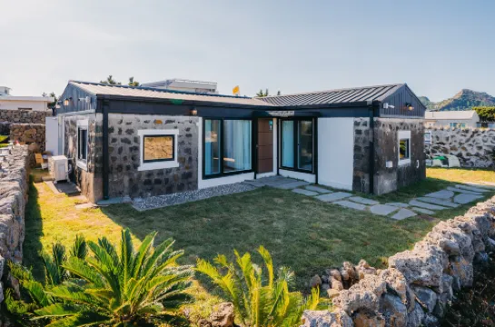 Jeju Sagaeoreum Dockchae