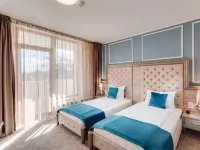 Hotel Meridian Hotels near Daffodils' Park