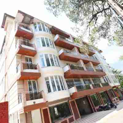 The Royal Castle Hotel Exterior