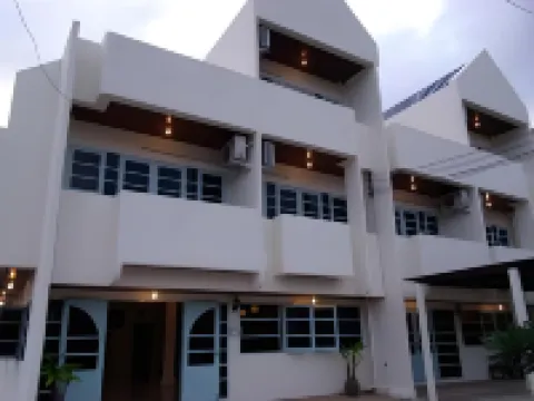 อัลบาทรอส เกสท์เฮ้าส์ @ ทุ่งวัวแล่น บีช โรงแรมในอำเภอ ปะทิว