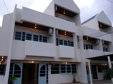 Albatross Guesthouse @ Thungwualaen Beach