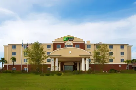 Holiday Inn Express & Suites Moultrie Отели рядом с достопримечательностью «Citi Trends»