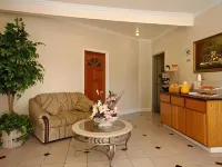 Rose Garden Inn - parking