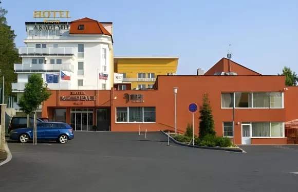 阿卡德米酒店