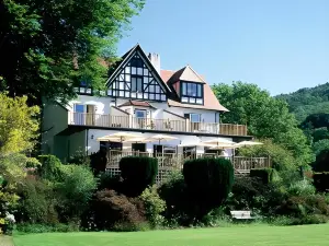 Craig-y-Dderwen Riverside Hotel
