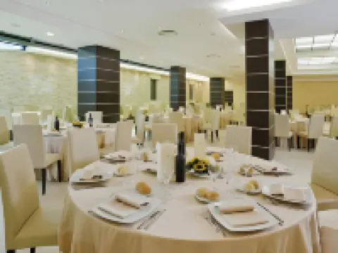 拉豐特戴拉斯託雷酒店 伊塞爾尼亞省酒店