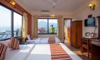 2. 호텔 크리스탈 ..