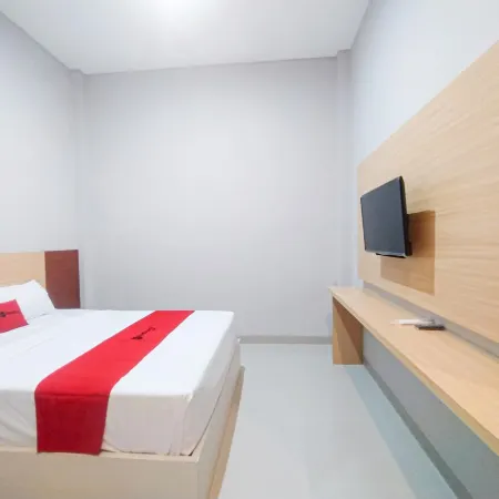 RedDoorz Syariah Near Alun Alun Tegal 2