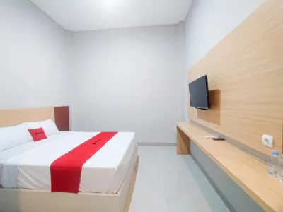 RedDoorz Syariah Near Alun Alun Tegal 2 Hôtels à : West Tegal