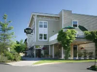 Fairhaven Village Inn