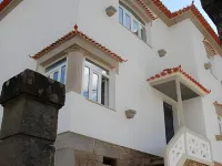 Casa do Vidoeiro Hotels in Tourais