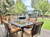 DT Reno - 4Br Home w Patio BBQ Grill Games Room Hotel dekat National Championship Air Races