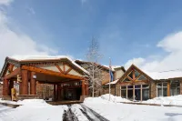 The Evergreen Hotel Hotels near Whitetail